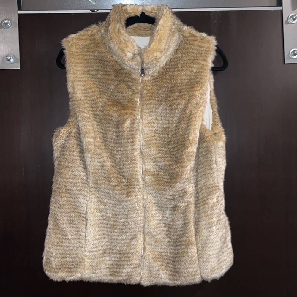 FUDA Reversible Faux Fur / Cream Vest Size M